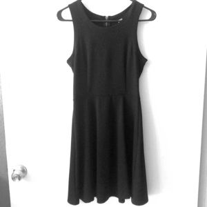 A-LINE SLEEVELESS LITTLE BLACK DRESS👗